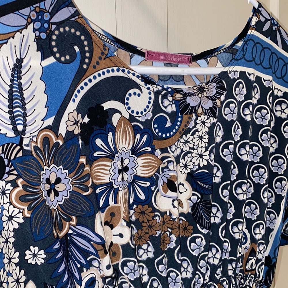 Julie’s Closet Medium Short Sleeve Blouse - Picture 10 of 10